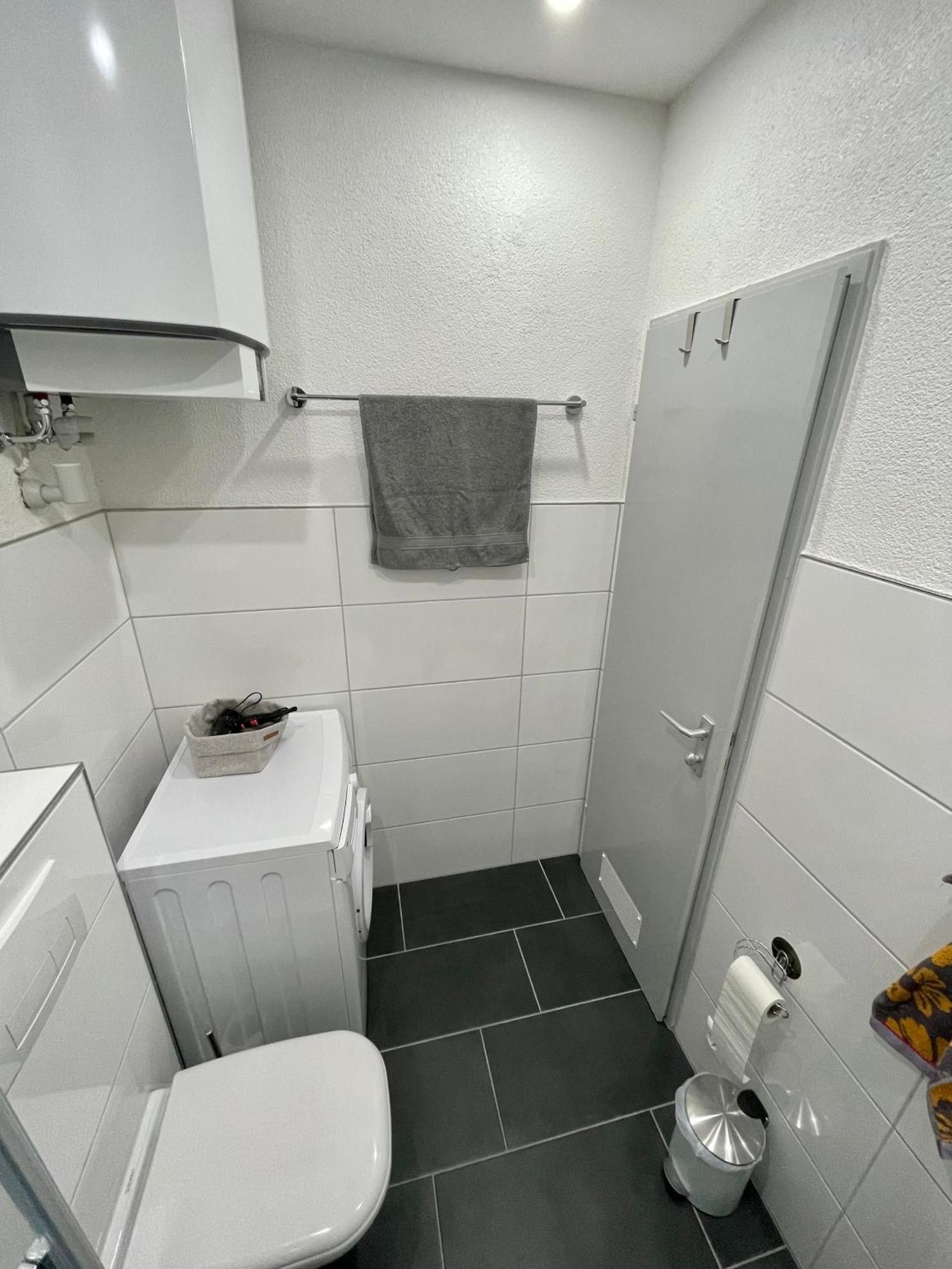Naehe Hauptbahnhof & Ece-Center, Smart Tv Apartman Karlsruhe Kültér fotó